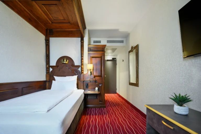 King's Hotel First Class