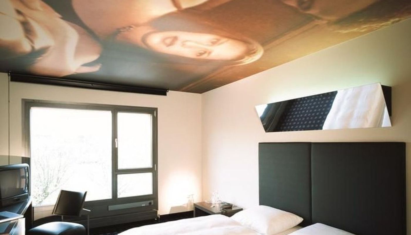 Kult Hotel