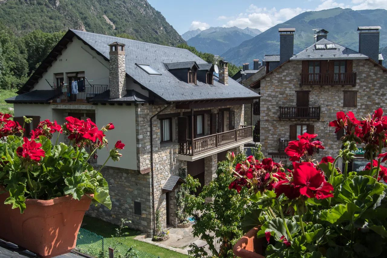 Casa La Comella i Apartaments La Llucana