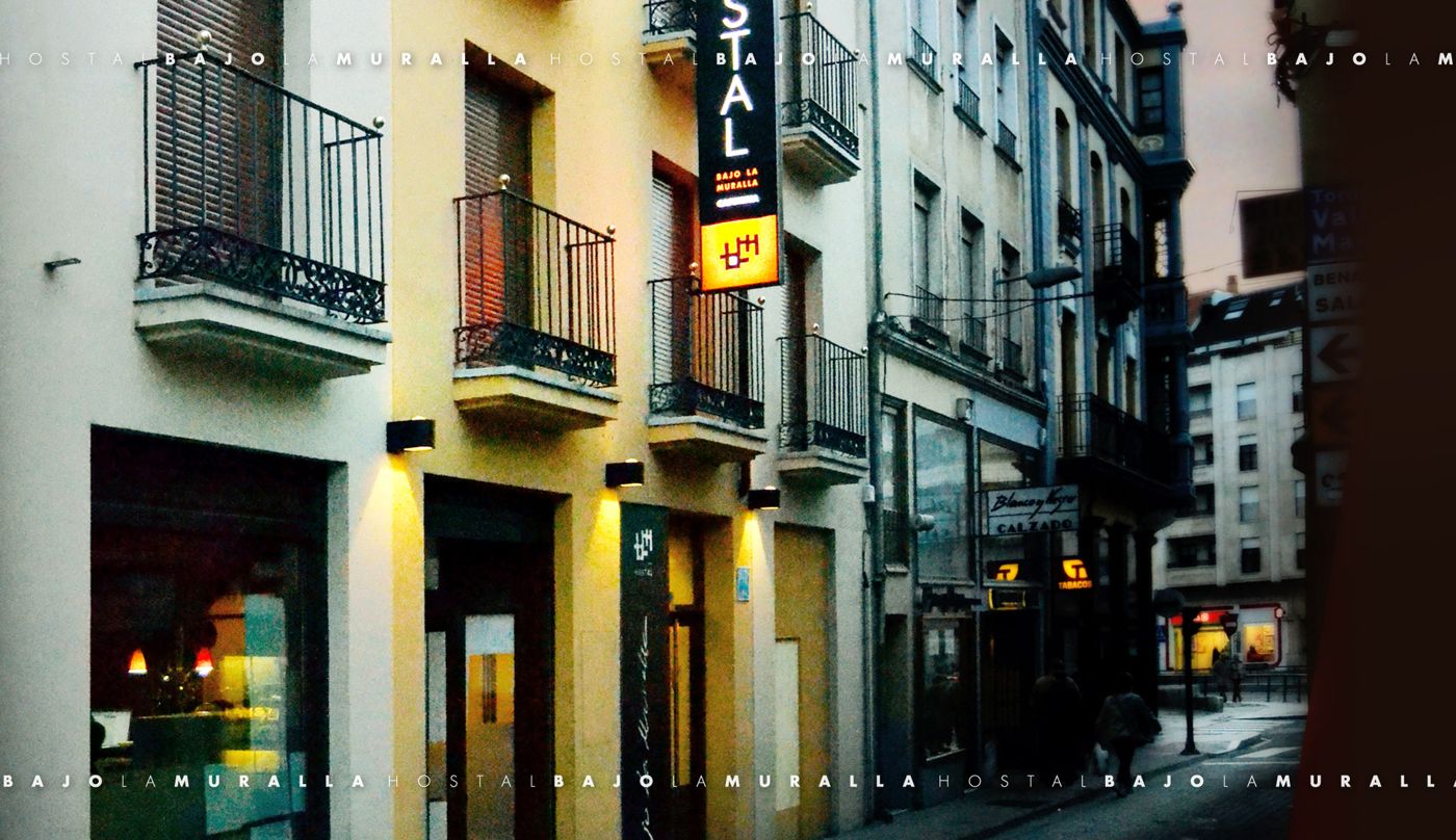 Hostal Bajo La Muralla