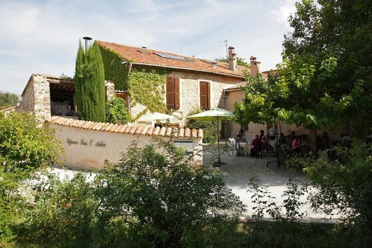 Logis Hôtel Déjeunez sous l'Arbre