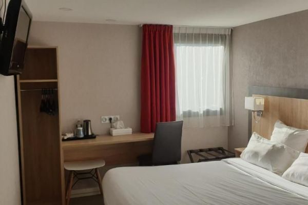 Brit Hotel