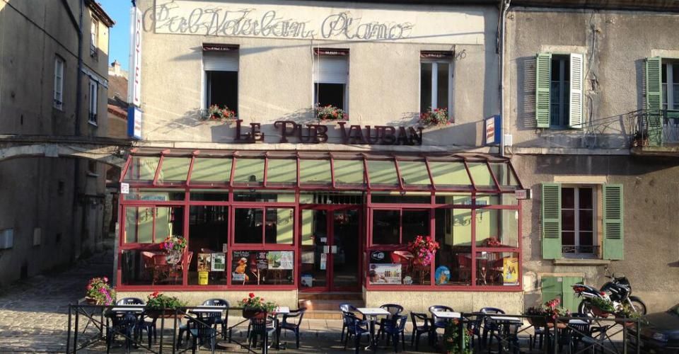 Le Pub Vauban, Hôtel café