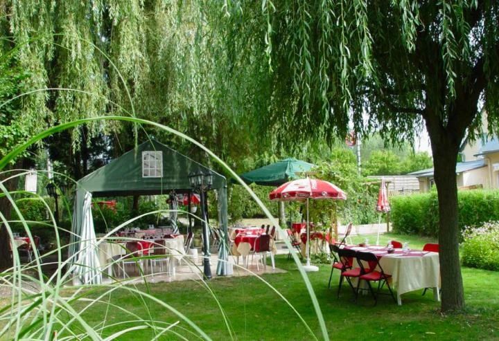 Logis Hôtel Auberge le Petit Pont