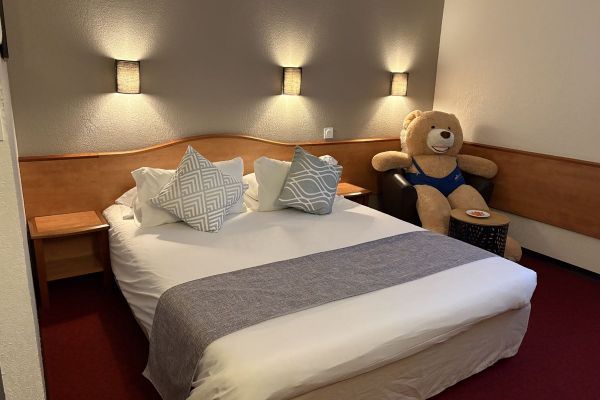 Brit Hotel