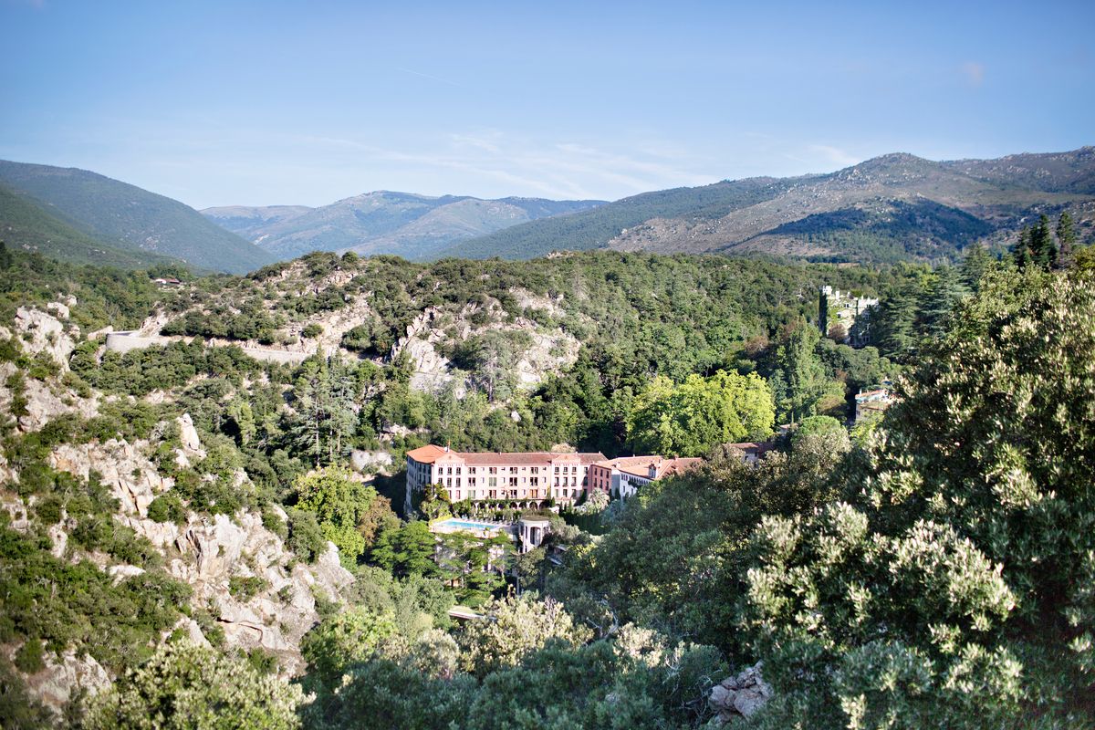 Les Pyrénées, Le Grand Hôtel & Le Château