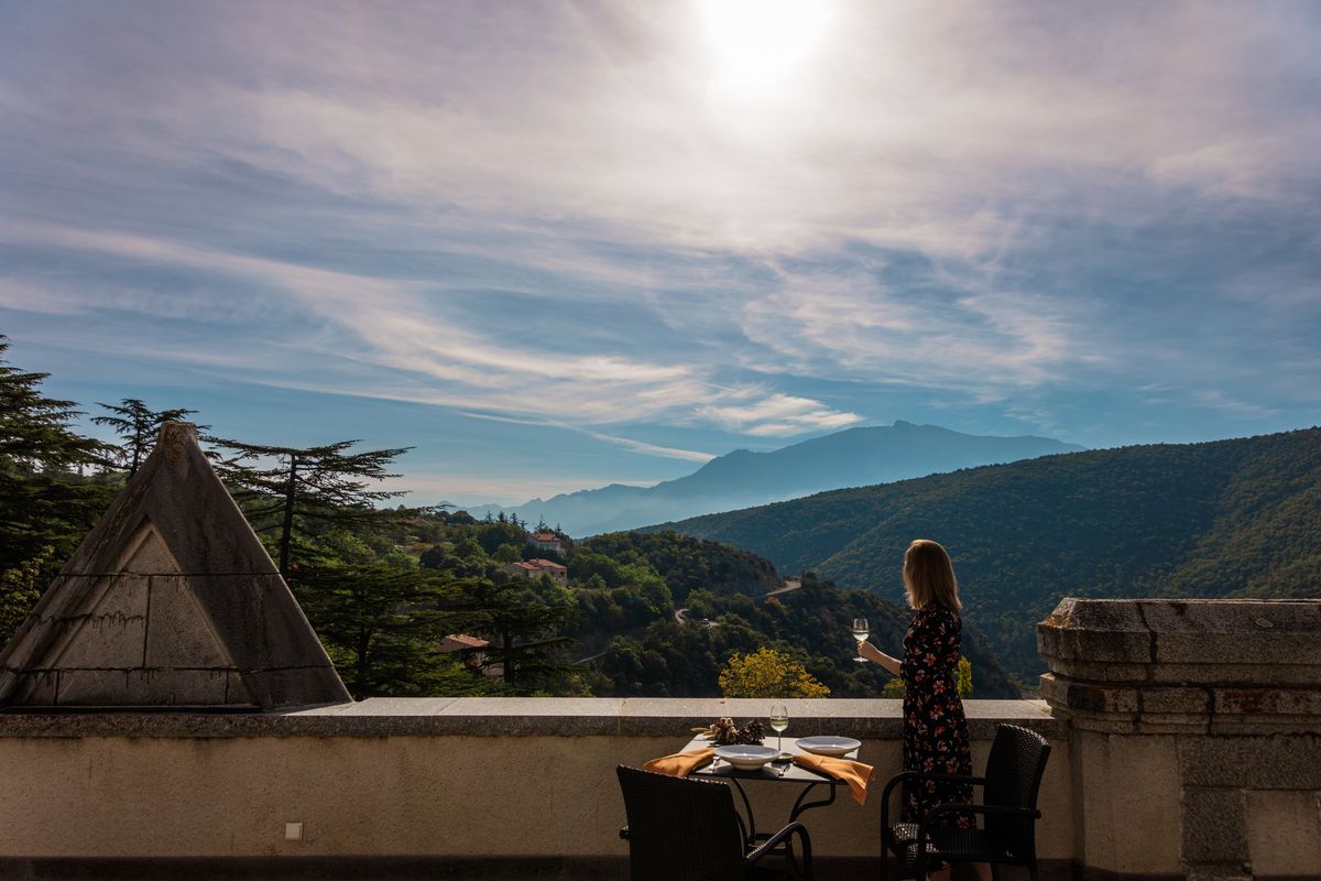 Les Pyrénées, Le Grand Hôtel & Le Château
