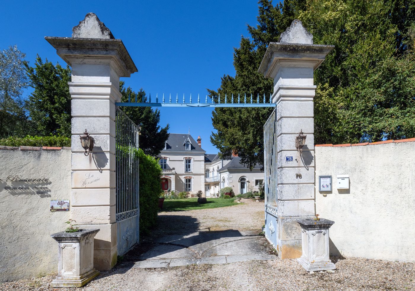 La Roseraie Neuville de Poitou