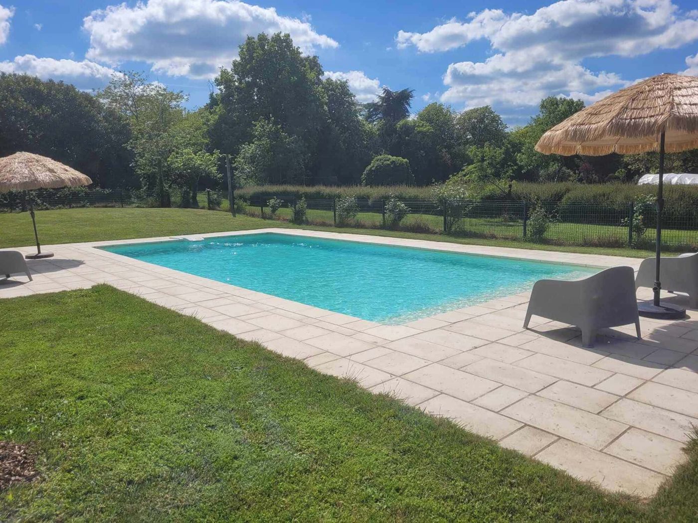 La Roseraie Neuville de Poitou