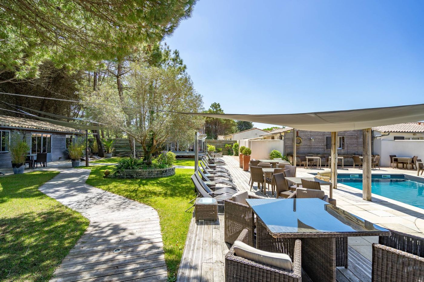 Elegance Suites Hotel