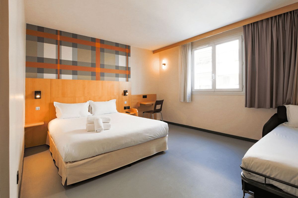 easyHotel