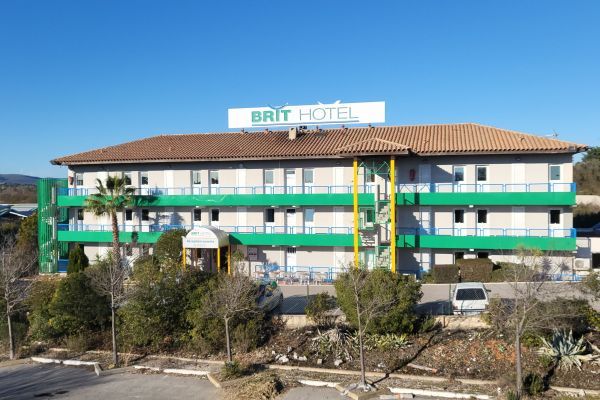 Brit Hotel