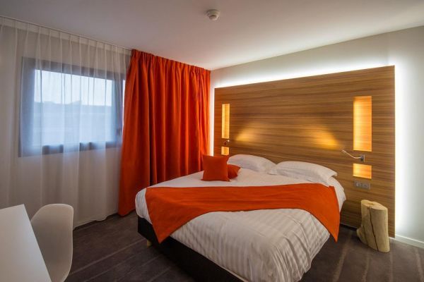 Brit Hotel