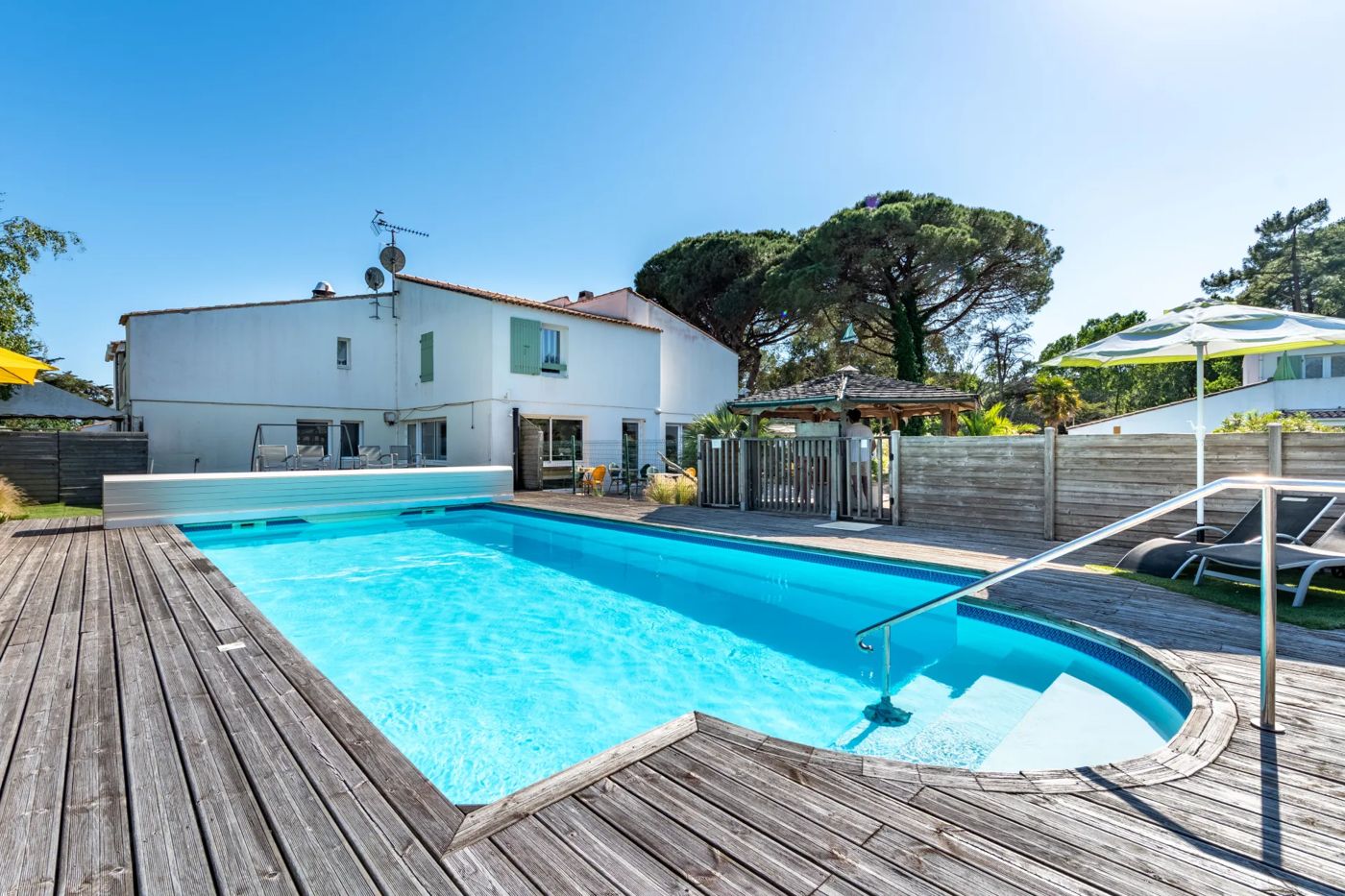 Logis Hôtel Le Parasol