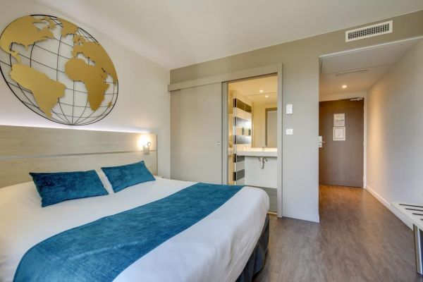 Brit Hotel