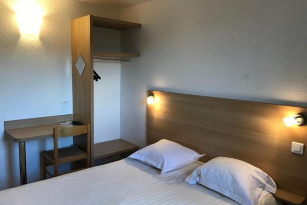 Brit Hotel Mende Essentiel