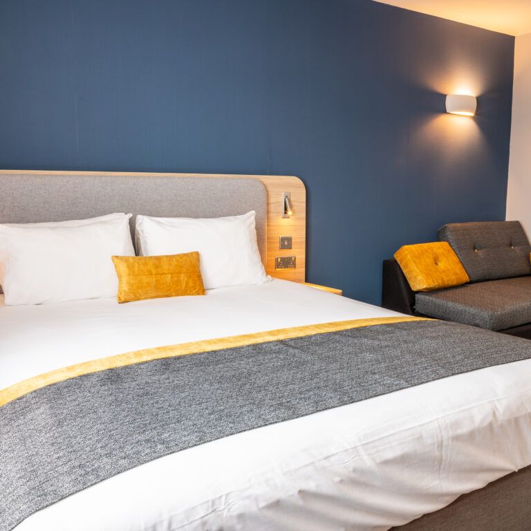 Knowsley Inn & Lounge