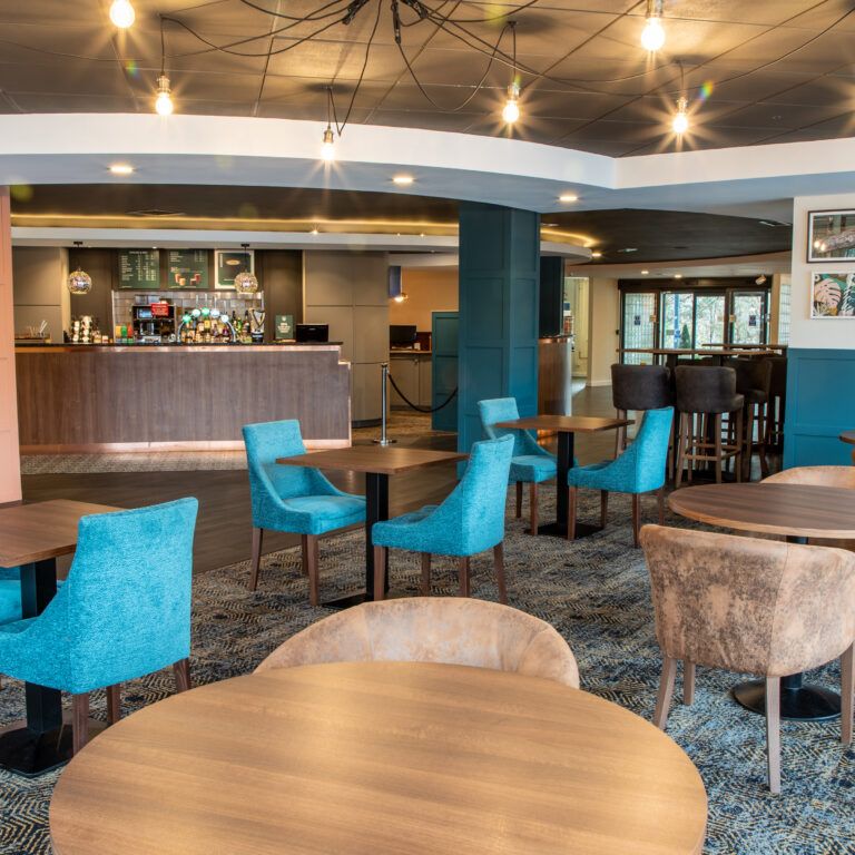 Knowsley Inn & Lounge