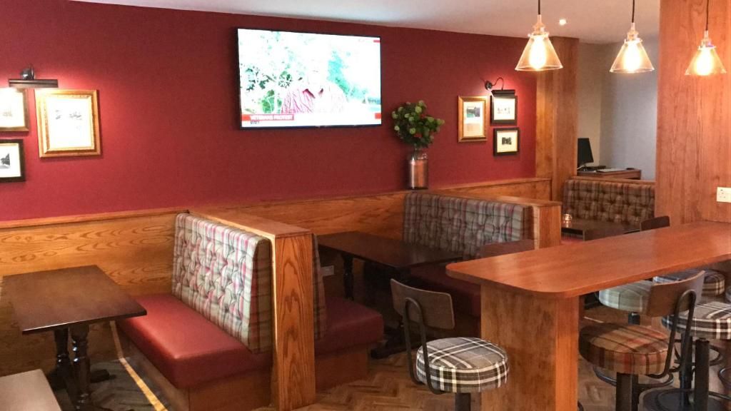 19th Hole Hotel and Restaurant