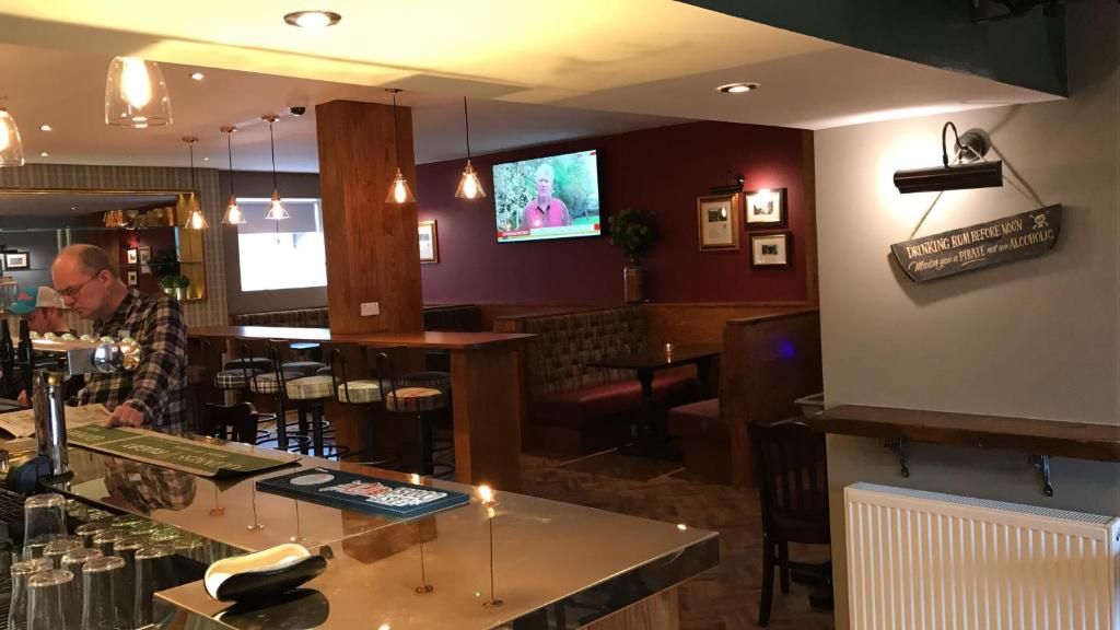 19th Hole Hotel and Restaurant