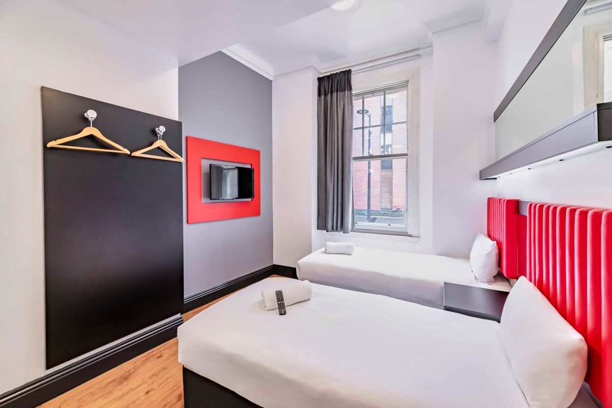 easyHotel