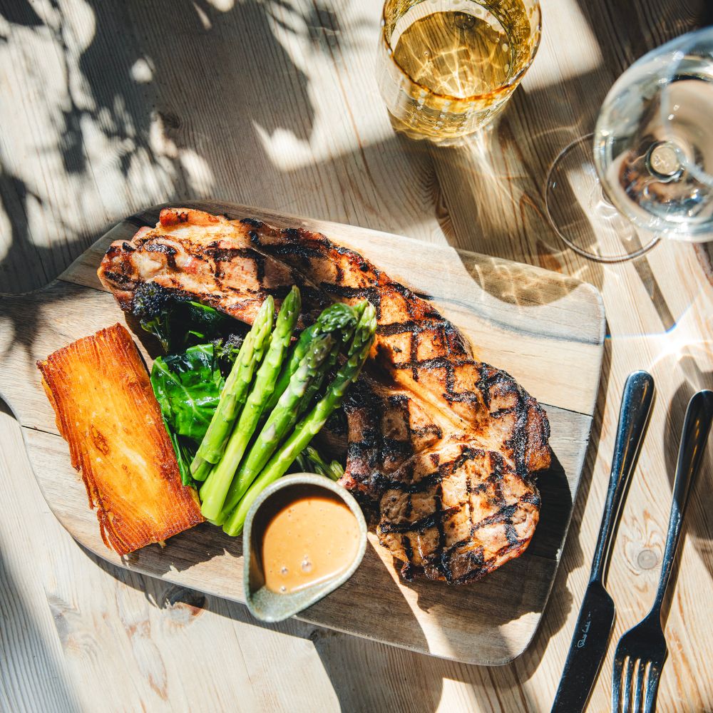 Horse & Groom