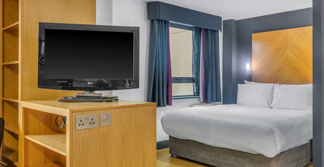 Roomzzz Leeds City West