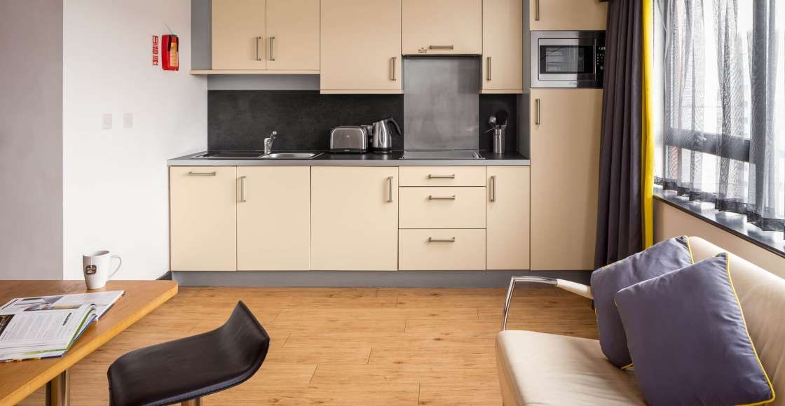 Roomzzz Leeds City West
