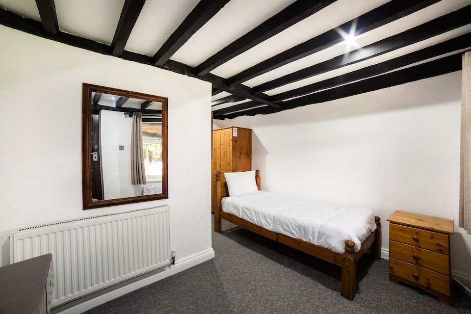 Tudor Oaks Lodge