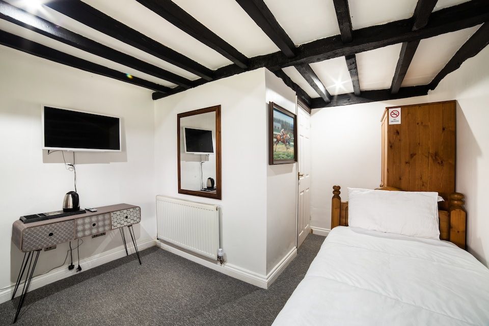 Tudor Oaks Lodge