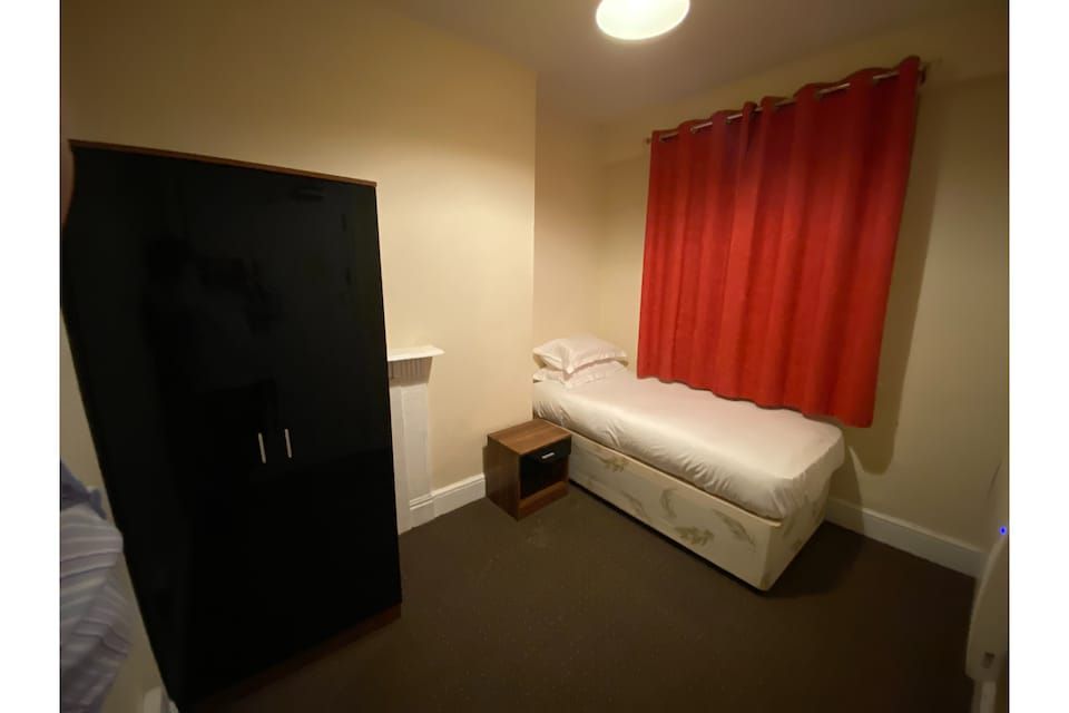 OYO Newport Lodge