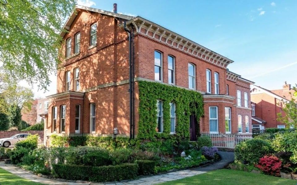 OYO Cornerstone Manor Hotel