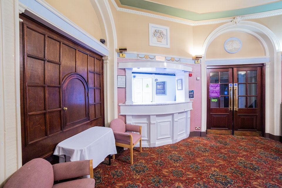 George Hotel