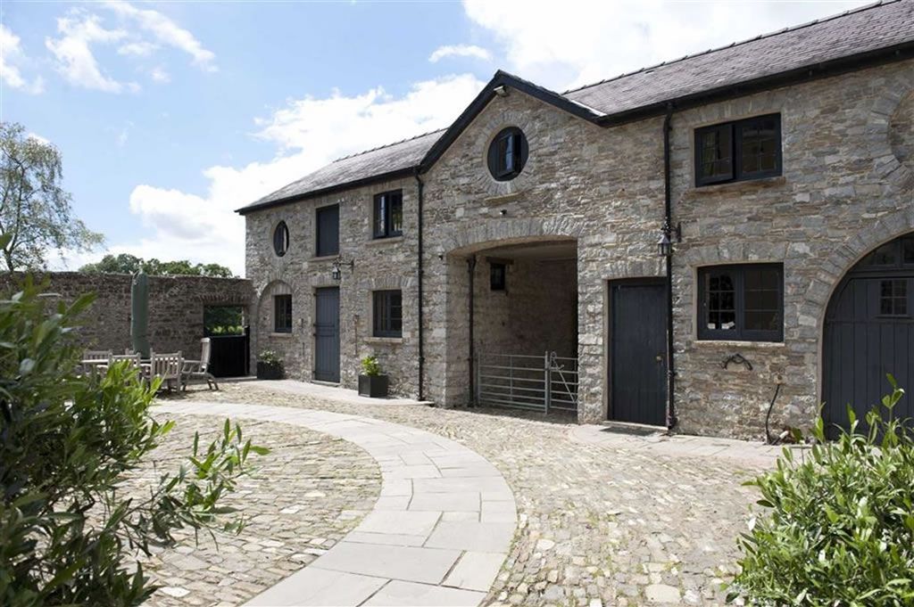 Llwynhelig Manor