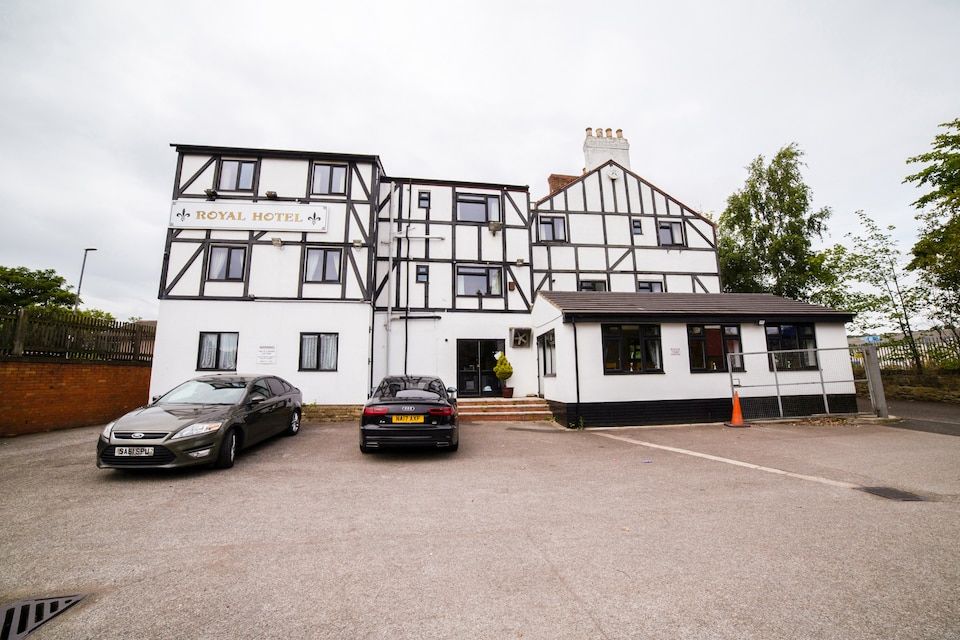 OYO The Royal Hotel
