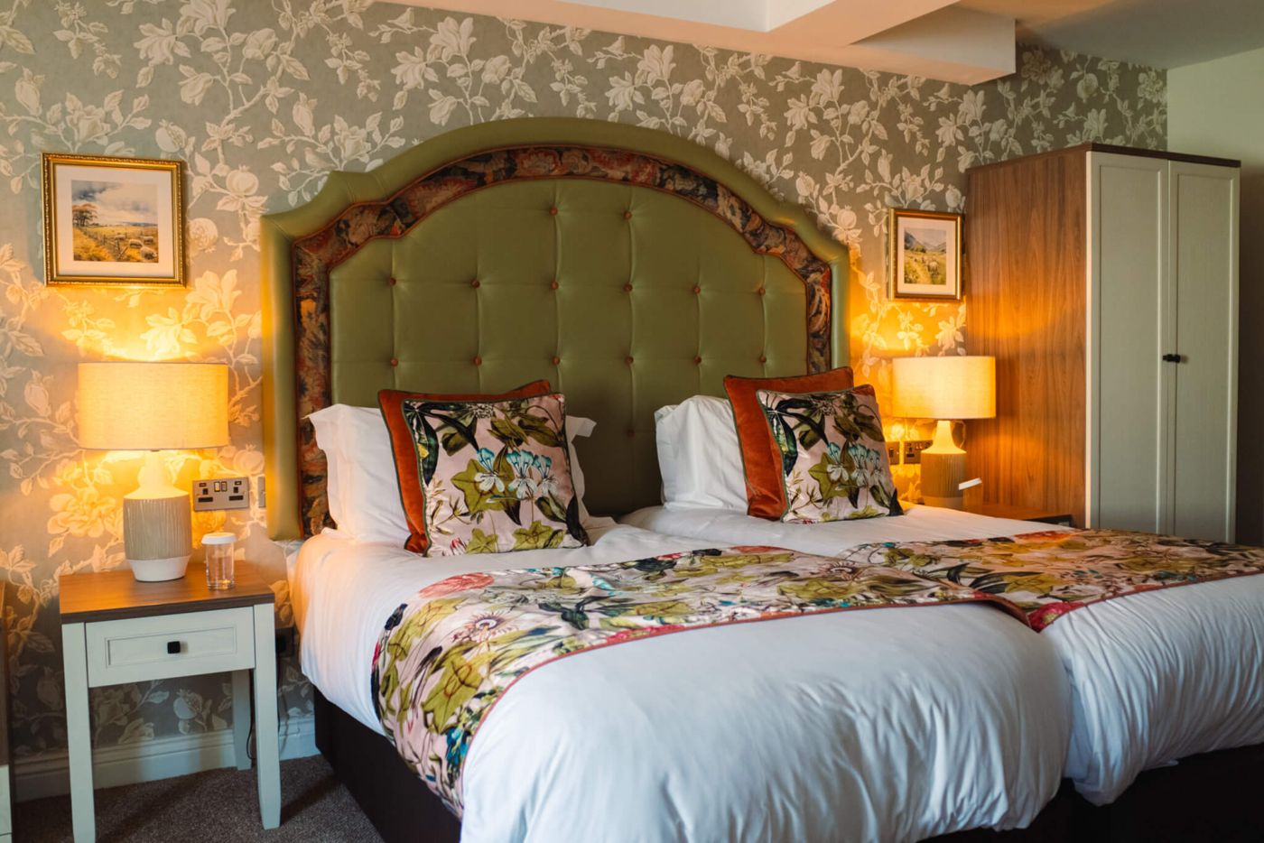 The Golden Fleece Hotel