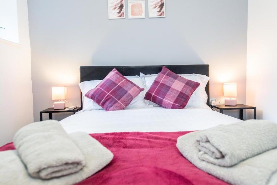 Five Seasons Liverpool City - Modern Studios near Anfield