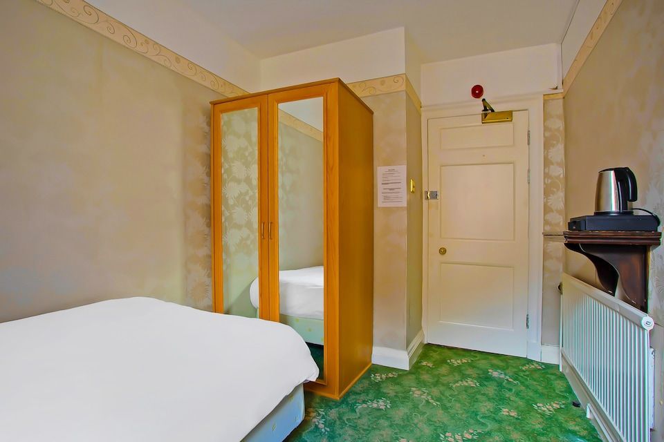 OYO Great White Horse Hotel