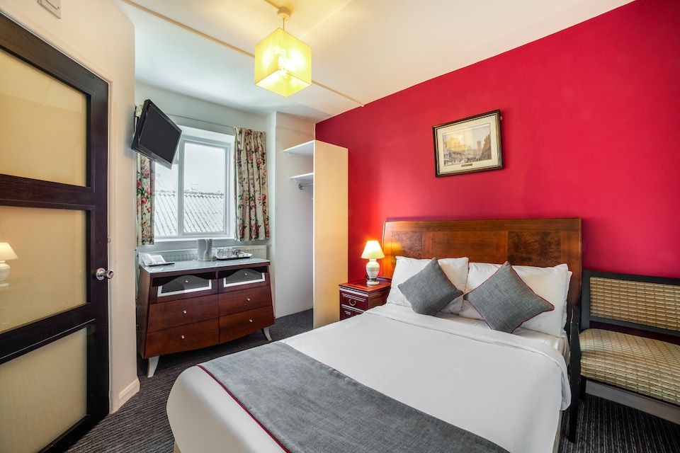 OYO The Strand Hotel