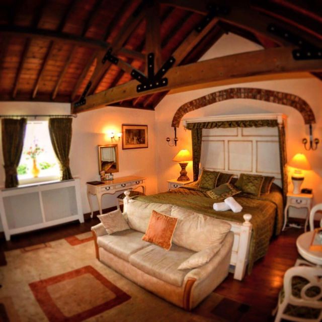 Royal Arms Hotel