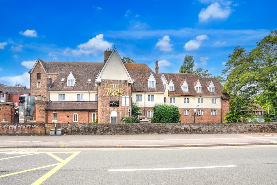 The Sunday Hotel Staines
