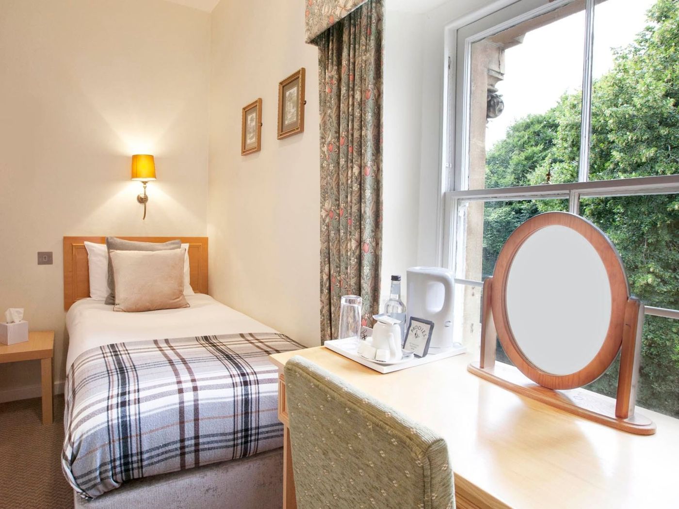 Victoria Square Hotel