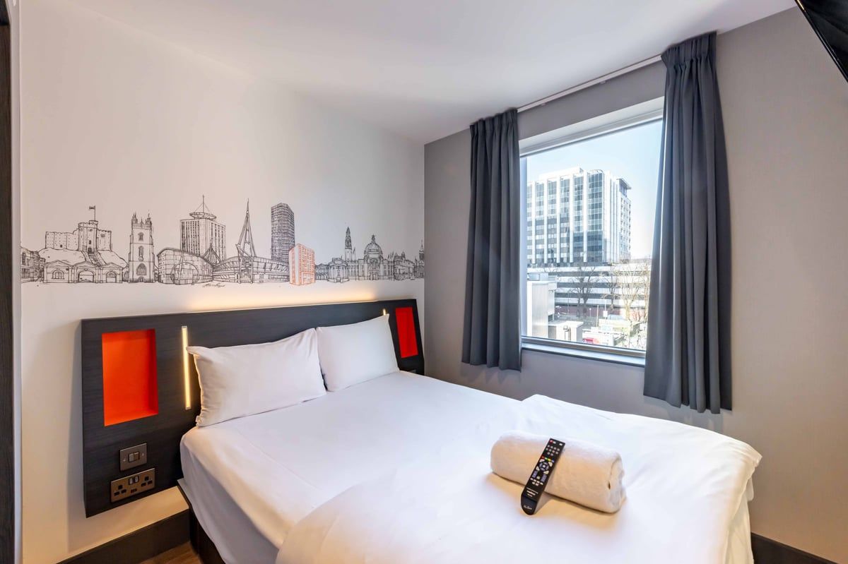 easyHotel