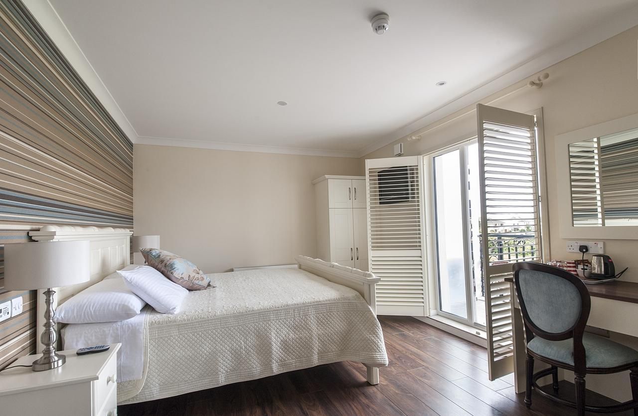 Sea Breeze Lodge Bed and Breakfast