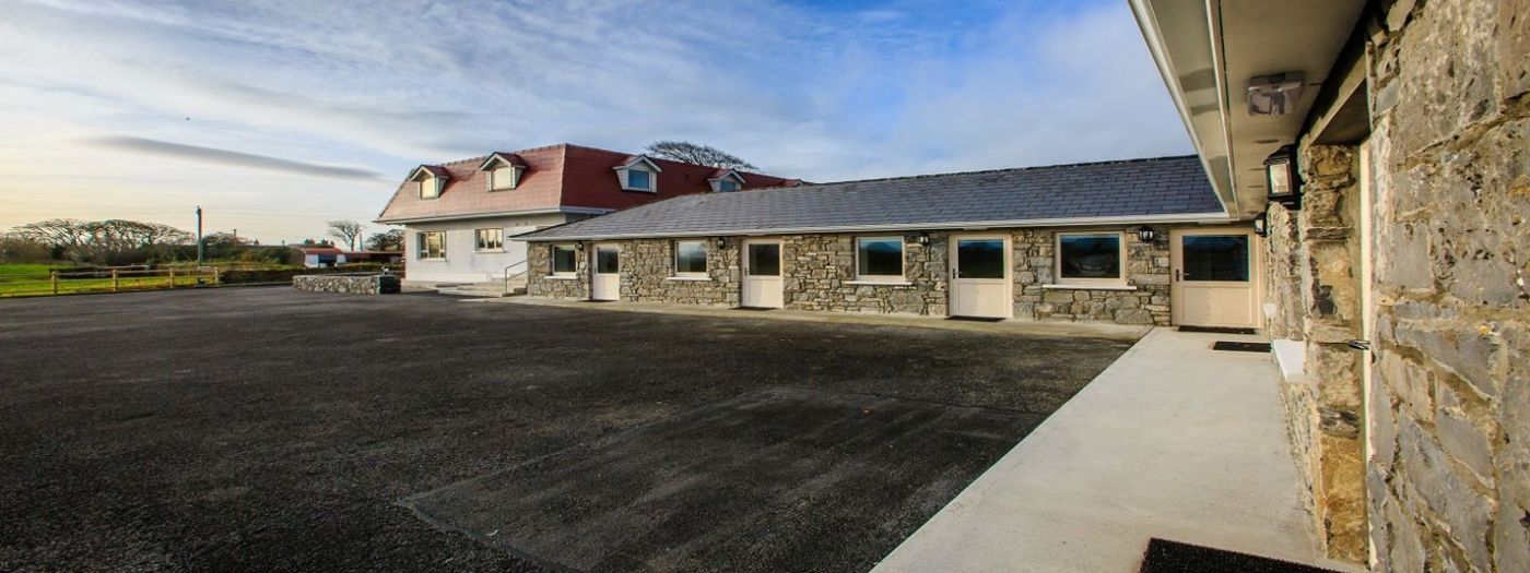 The Red Cottage & Stables Guesthouse