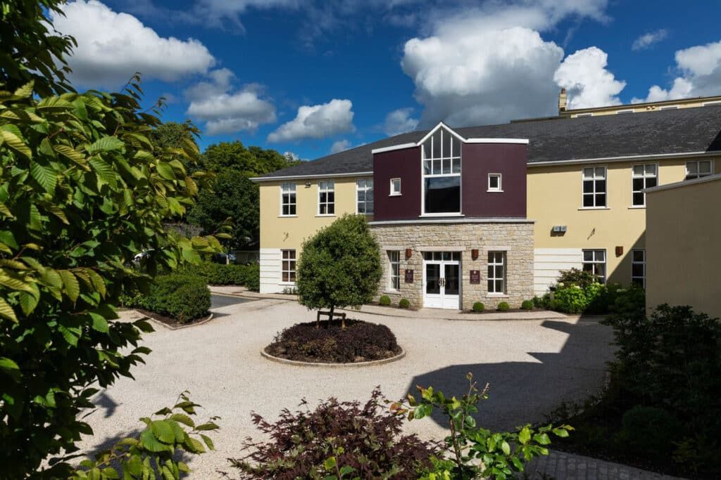Seven Oaks Hotel