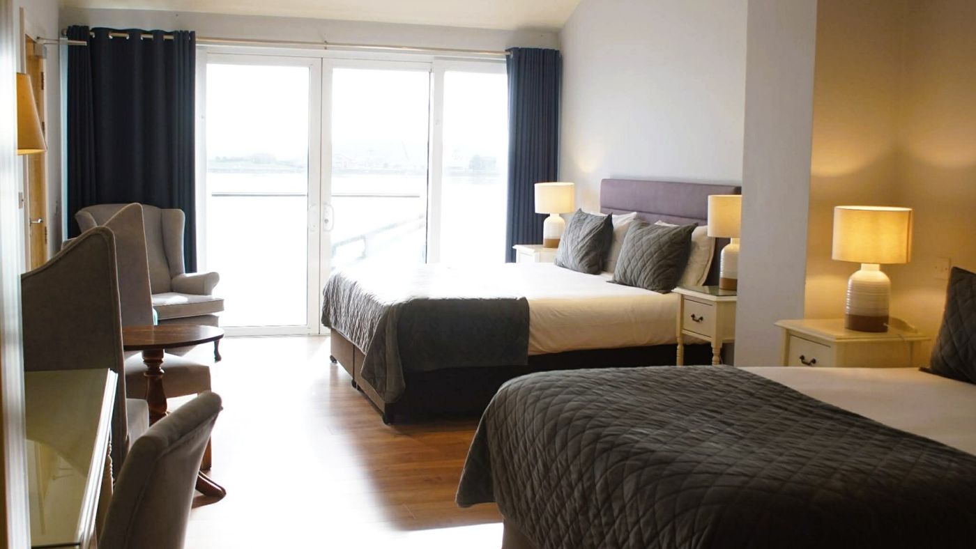 WatersEdge Hotel