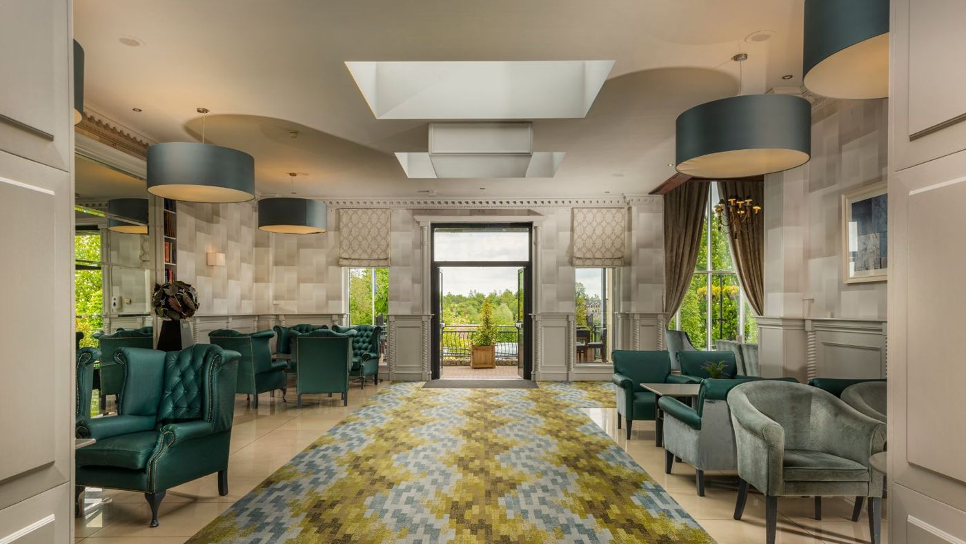 Four Seasons Hotel & Leisure Club