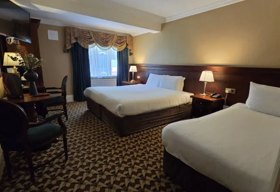Riverbank House Hotel