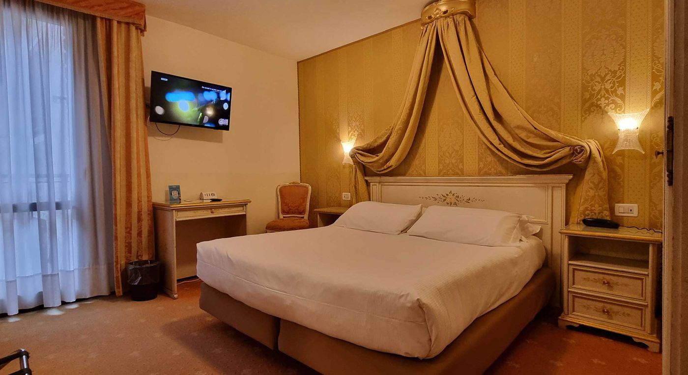 Hotel Ambassador Tre Rose